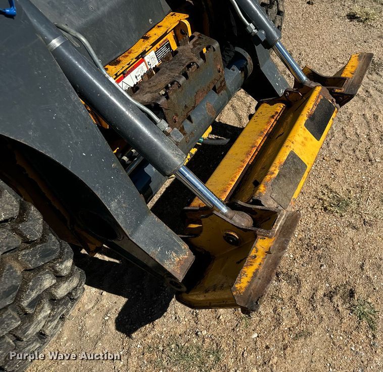 image for item DX3634 2015 John Deere 320E skid steer loader