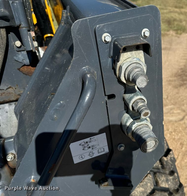 image for item DX3634 2015 John Deere 320E skid steer loader