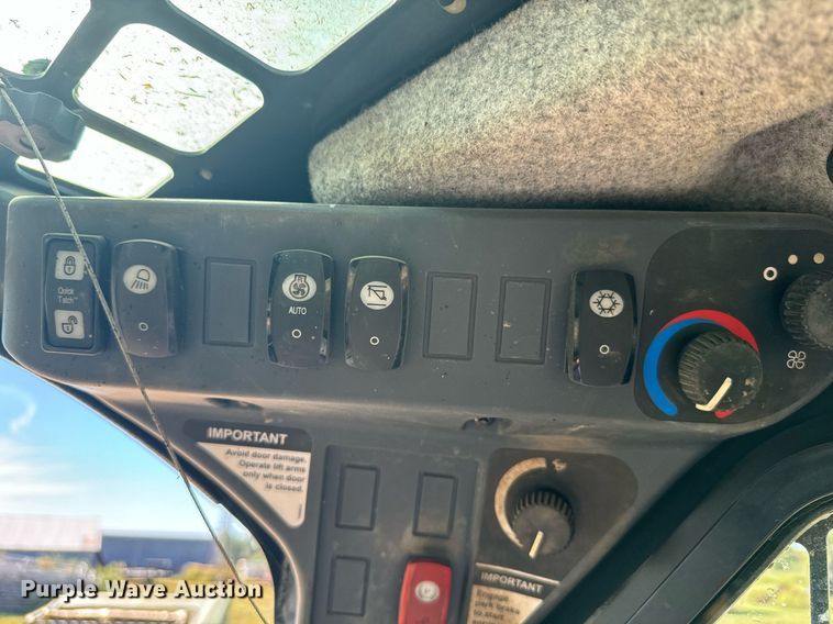 image for item DX3634 2015 John Deere 320E skid steer loader