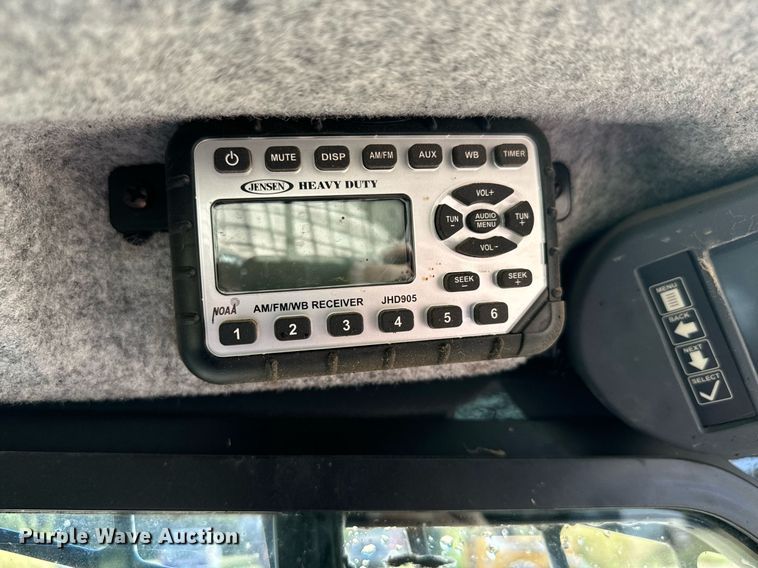 image for item DX3634 2015 John Deere 320E skid steer loader