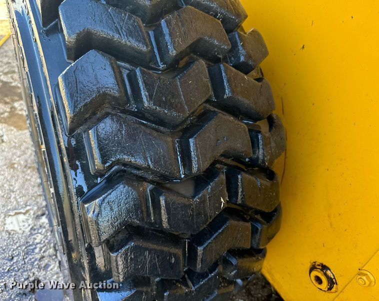 image for item DX3634 2015 John Deere 320E skid steer loader