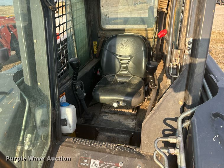 image for item DX3696 2006 New Holland LT185B tracked skid steer loader