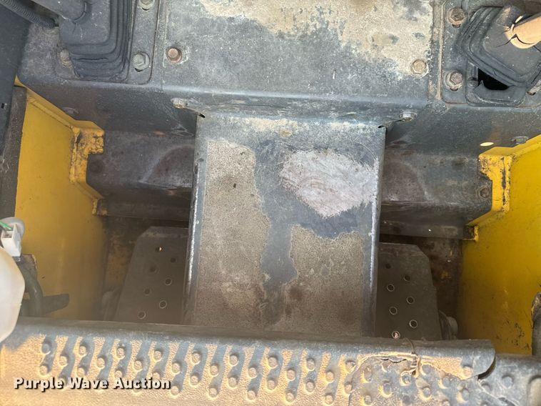 image for item DX3696 2006 New Holland LT185B tracked skid steer loader