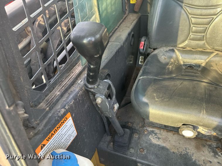 image for item DX3696 2006 New Holland LT185B tracked skid steer loader