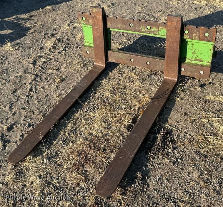 image for item DX3712 John Deere 170 skid steer loader