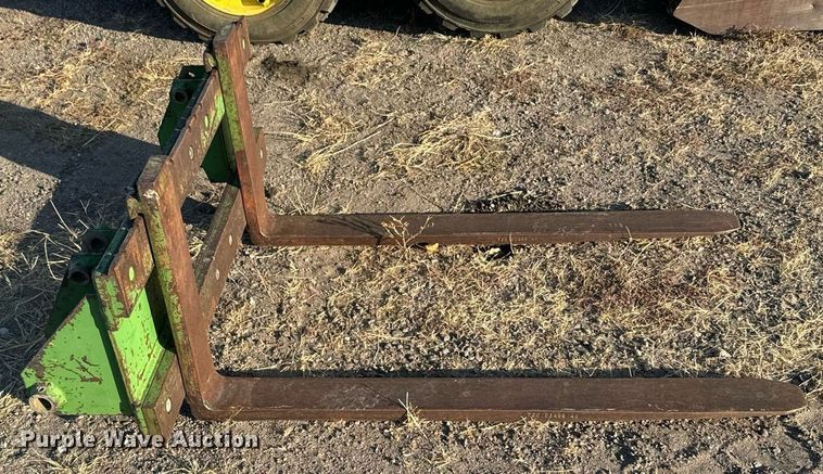 image for item DX3712 John Deere 170 skid steer loader