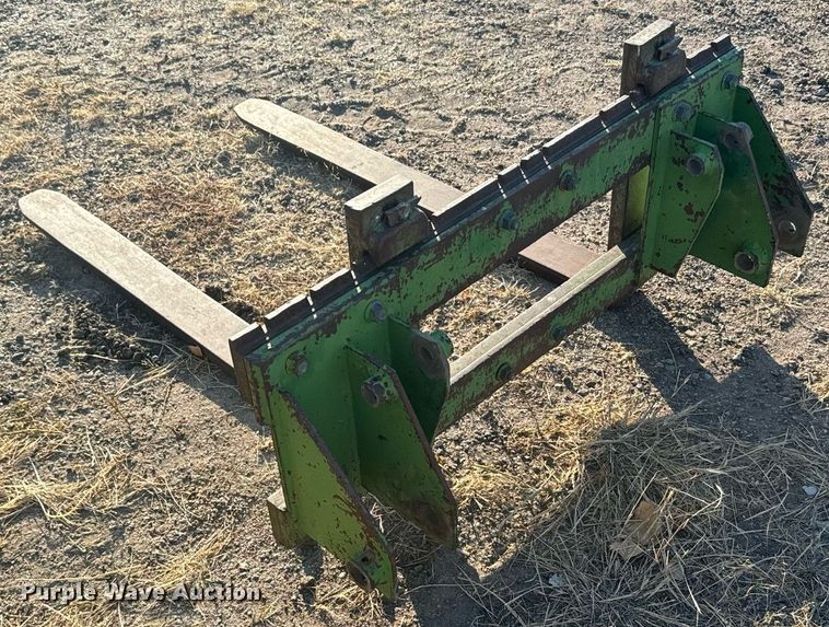 image for item DX3712 John Deere 170 skid steer loader