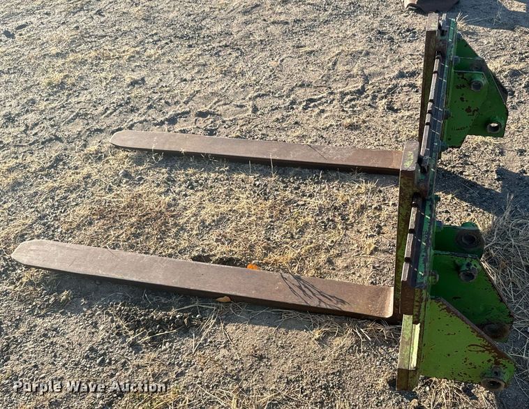 image for item DX3712 John Deere 170 skid steer loader