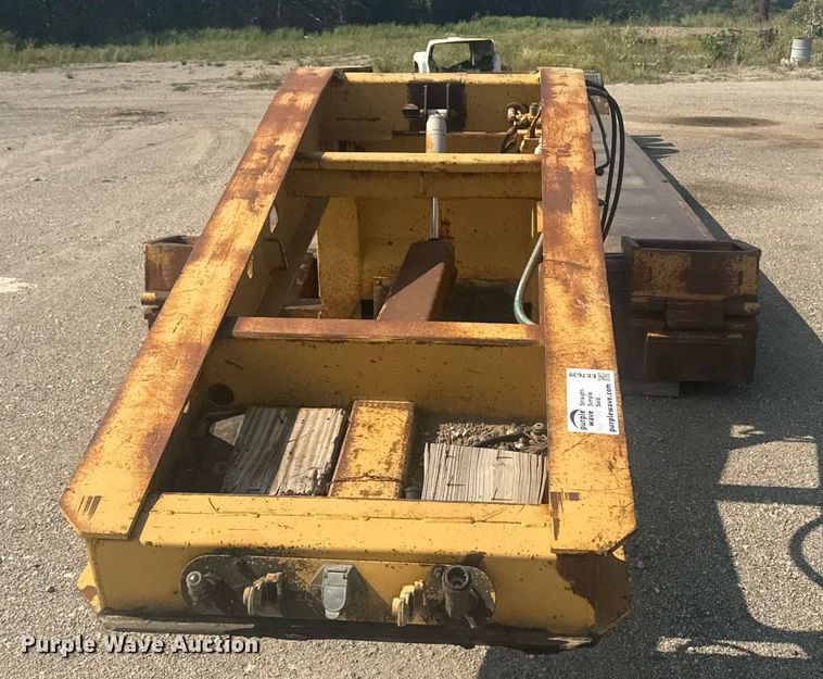 image for item EE7639 1994 Trail King lowboy equipment trailer