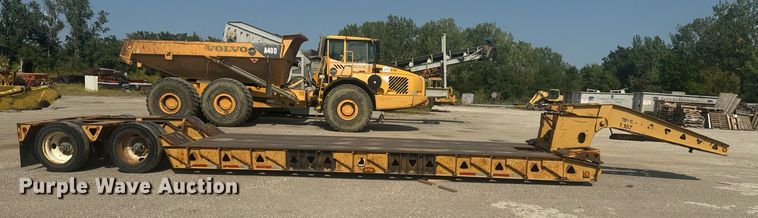 image for item EE7639 1994 Trail King lowboy equipment trailer