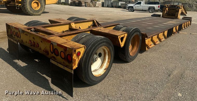 image for item EE7639 1994 Trail King lowboy equipment trailer