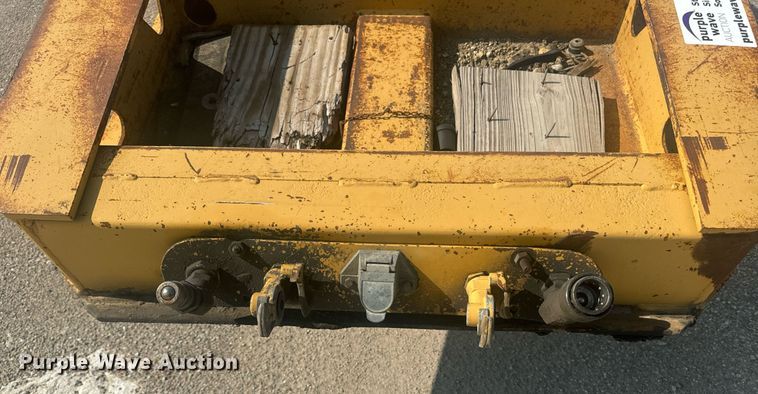 image for item EE7639 1994 Trail King lowboy equipment trailer