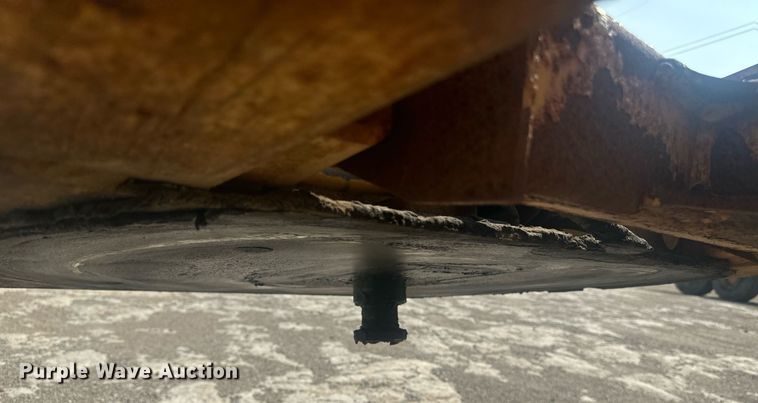 image for item EE7639 1994 Trail King lowboy equipment trailer