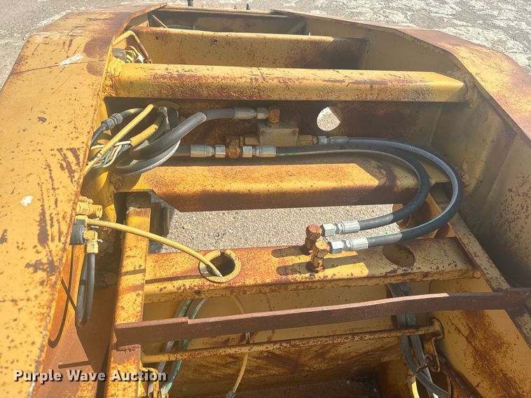 image for item EE7639 1994 Trail King lowboy equipment trailer