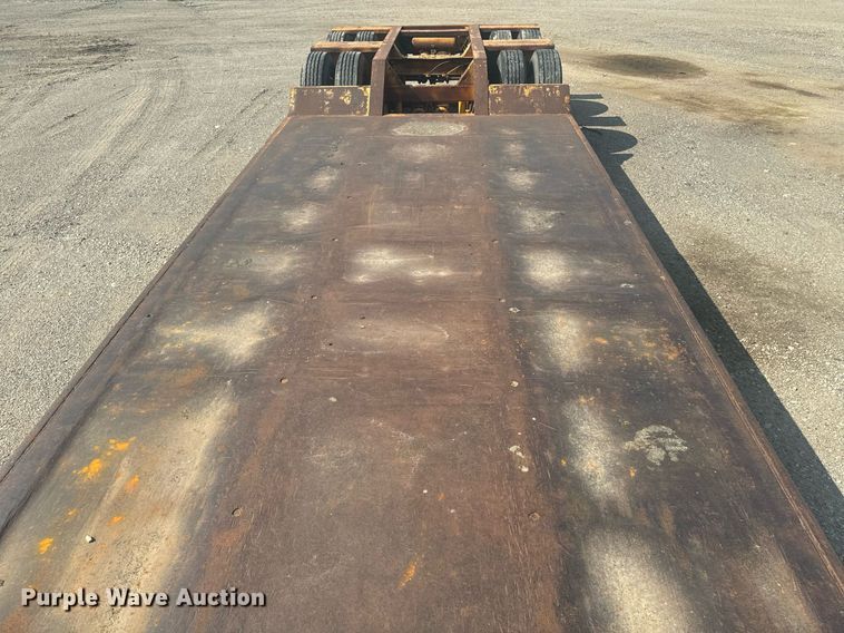 image for item EE7639 1994 Trail King lowboy equipment trailer
