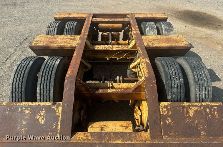 image for item EE7639 1994 Trail King lowboy equipment trailer