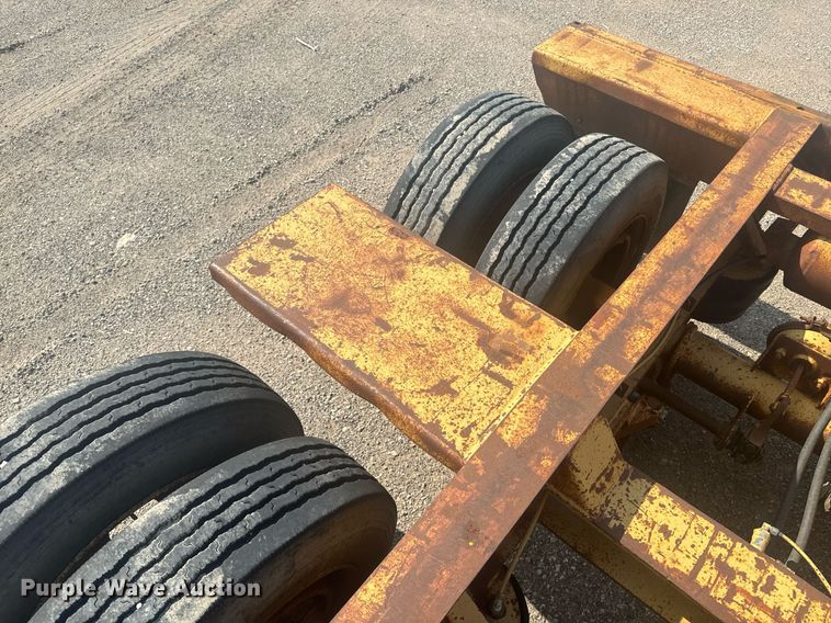 image for item EE7639 1994 Trail King lowboy equipment trailer