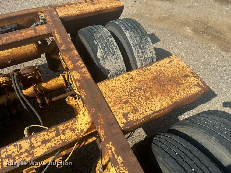 image for item EE7639 1994 Trail King lowboy equipment trailer