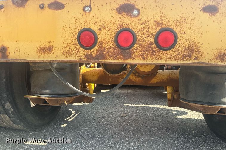 image for item EE7639 1994 Trail King lowboy equipment trailer