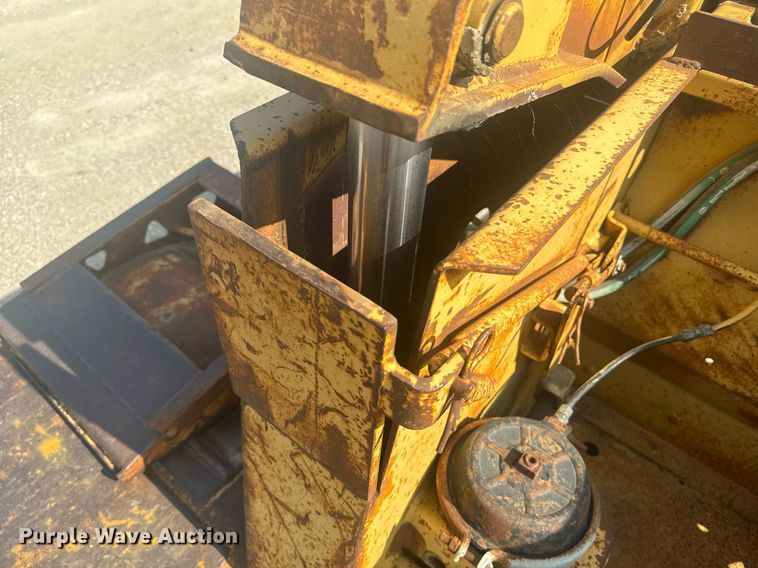 image for item EE7639 1994 Trail King lowboy equipment trailer