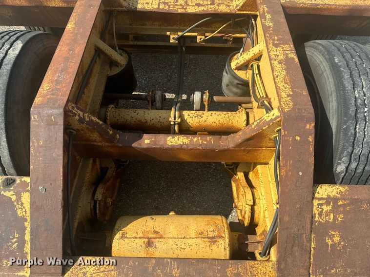 image for item EE7639 1994 Trail King lowboy equipment trailer