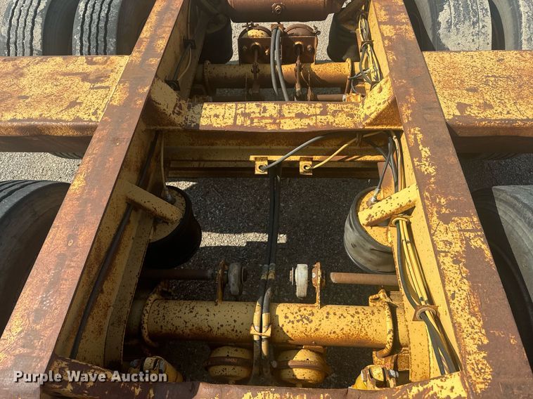 image for item EE7639 1994 Trail King lowboy equipment trailer