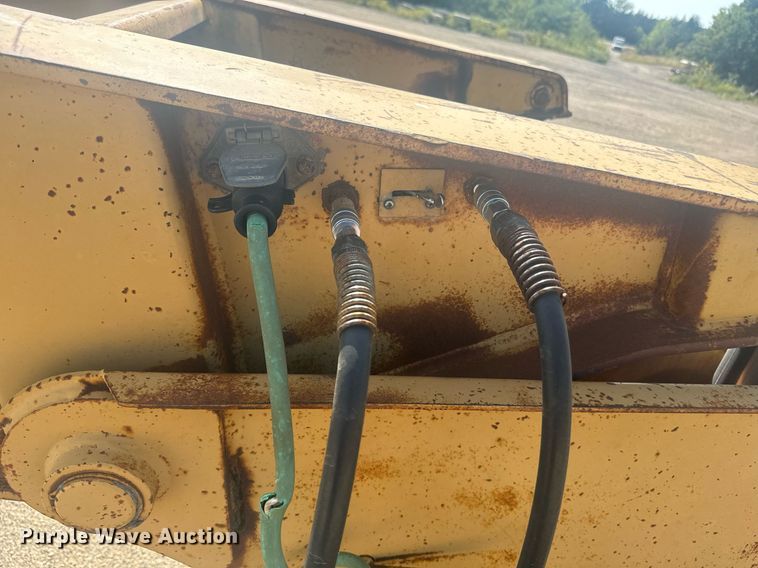 image for item EE7639 1994 Trail King lowboy equipment trailer