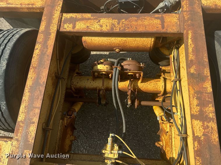 image for item EE7639 1994 Trail King lowboy equipment trailer