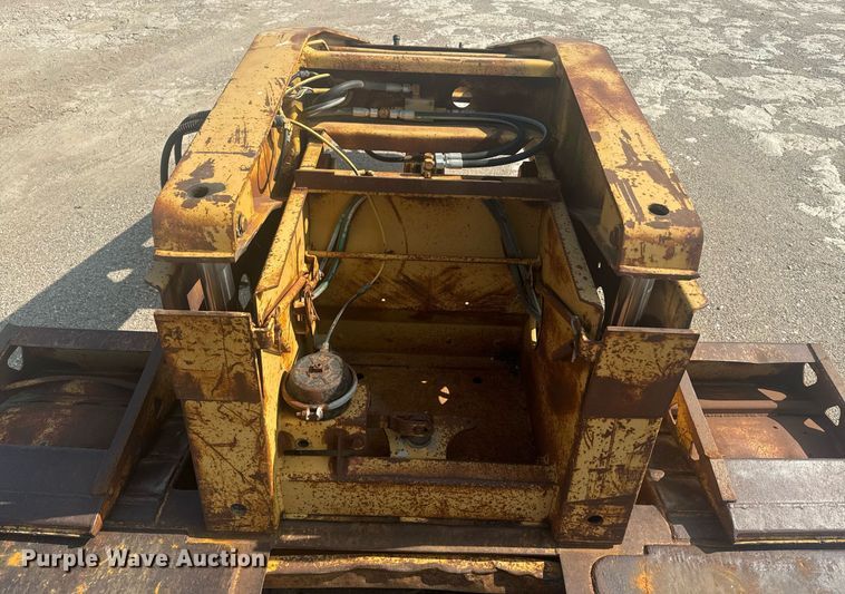 image for item EE7639 1994 Trail King lowboy equipment trailer