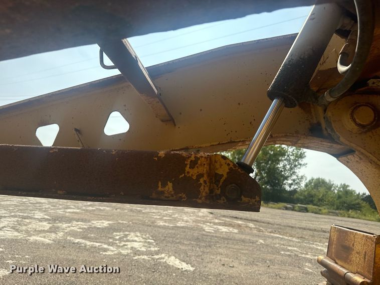 image for item EE7639 1994 Trail King lowboy equipment trailer