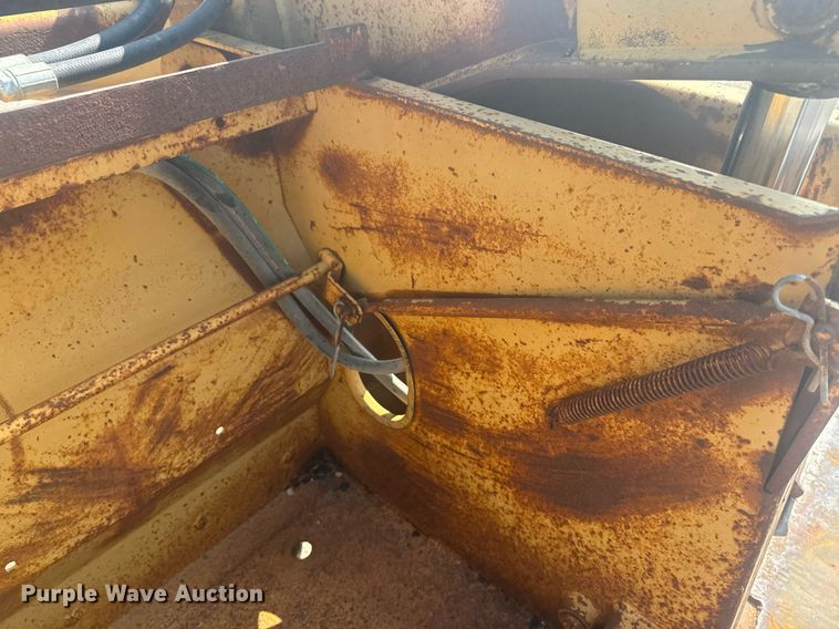 image for item EE7639 1994 Trail King lowboy equipment trailer