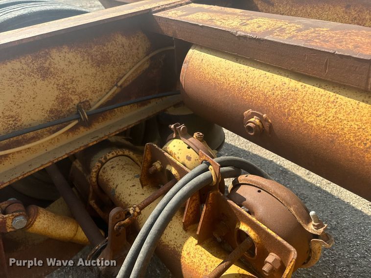 image for item EE7639 1994 Trail King lowboy equipment trailer