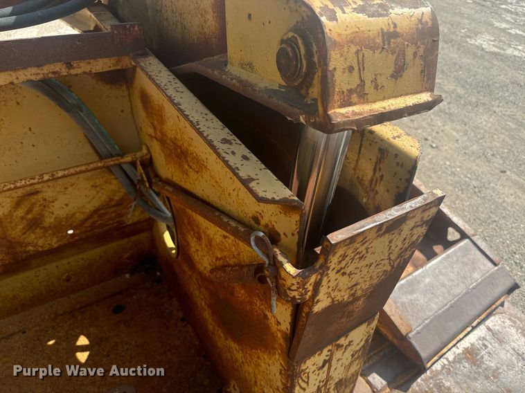 image for item EE7639 1994 Trail King lowboy equipment trailer