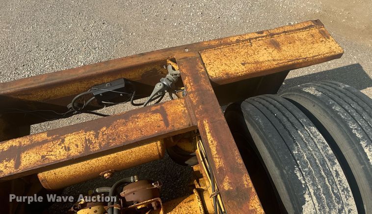 image for item EE7639 1994 Trail King lowboy equipment trailer