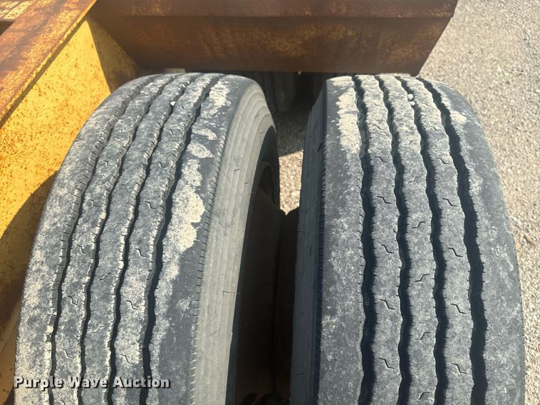 image for item EE7639 1994 Trail King lowboy equipment trailer