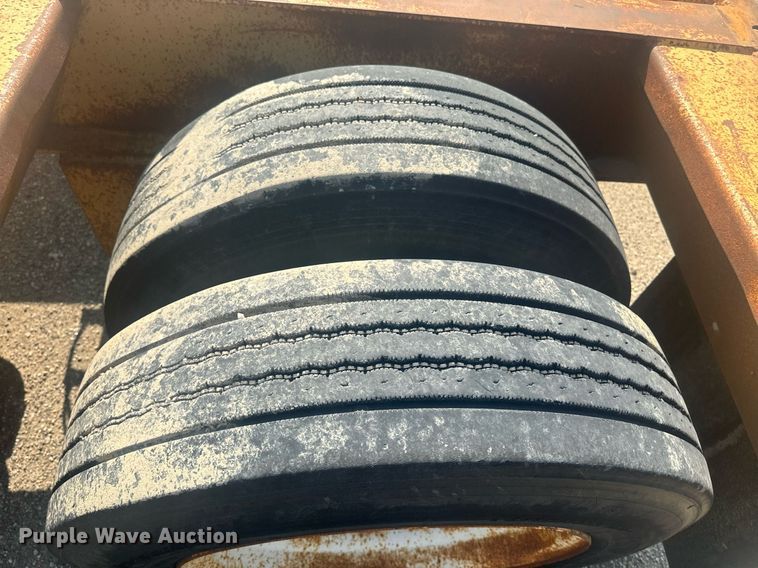 image for item EE7639 1994 Trail King lowboy equipment trailer