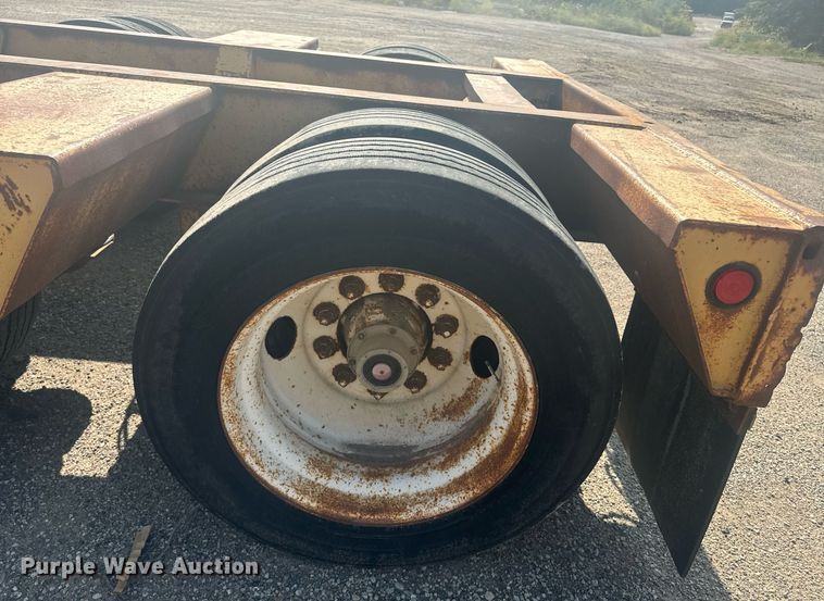 image for item EE7639 1994 Trail King lowboy equipment trailer