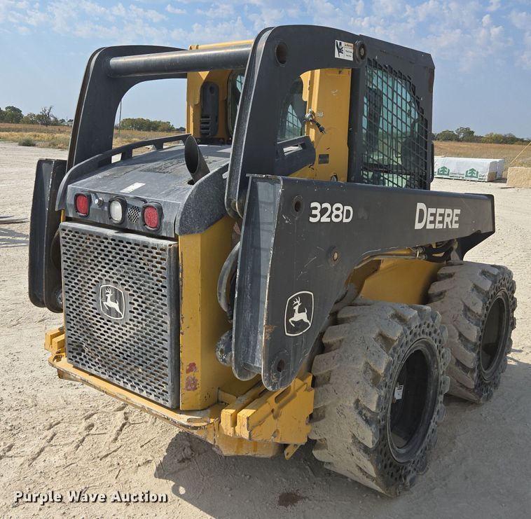 image for item EE7824 2011 John Deere 328D skid steer loader