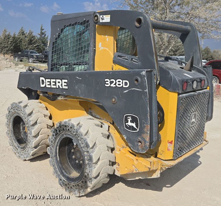 image for item EE7824 2011 John Deere 328D skid steer loader
