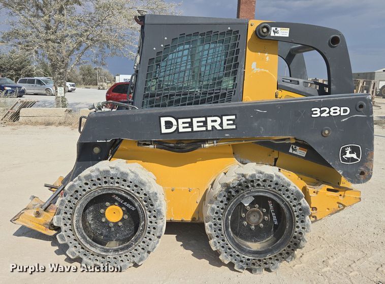 image for item EE7824 2011 John Deere 328D skid steer loader