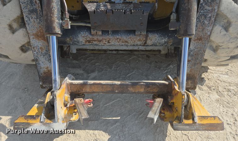 image for item EE7824 2011 John Deere 328D skid steer loader