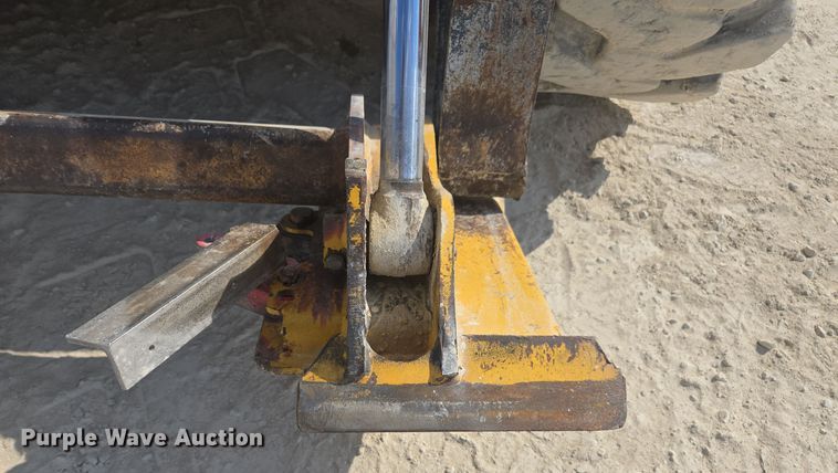 image for item EE7824 2011 John Deere 328D skid steer loader