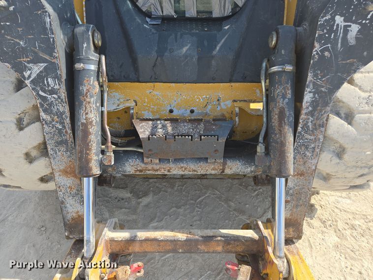image for item EE7824 2011 John Deere 328D skid steer loader