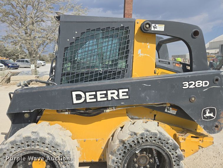 image for item EE7824 2011 John Deere 328D skid steer loader