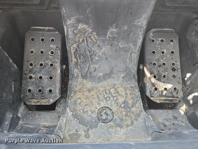 image for item EE7824 2011 John Deere 328D skid steer loader