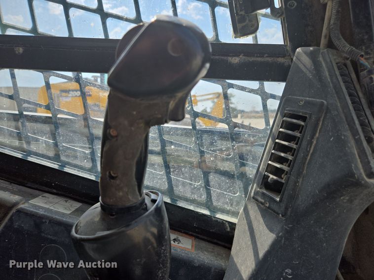 image for item EE7824 2011 John Deere 328D skid steer loader