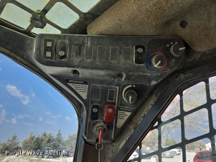 image for item EE7824 2011 John Deere 328D skid steer loader