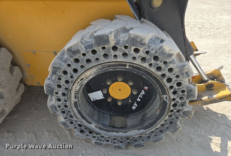 image for item EE7824 2011 John Deere 328D skid steer loader