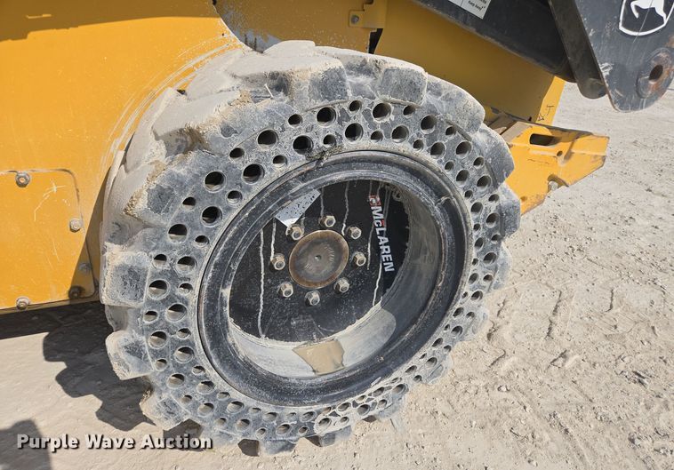 image for item EE7824 2011 John Deere 328D skid steer loader