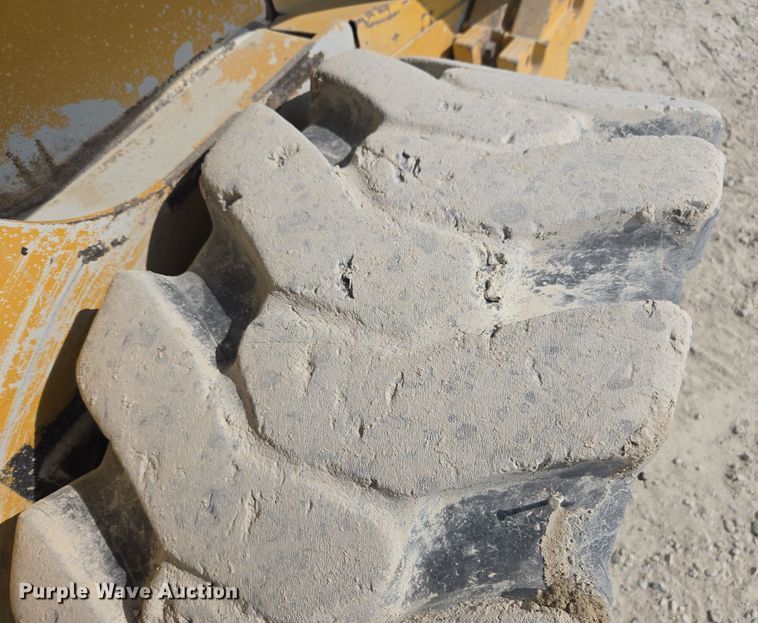 image for item EE7824 2011 John Deere 328D skid steer loader